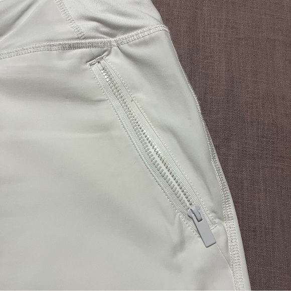 Chico's 3.5 Women’s white size XL/18  Shorts Like New Athletic elastic waistband - Picture 5 of 7
